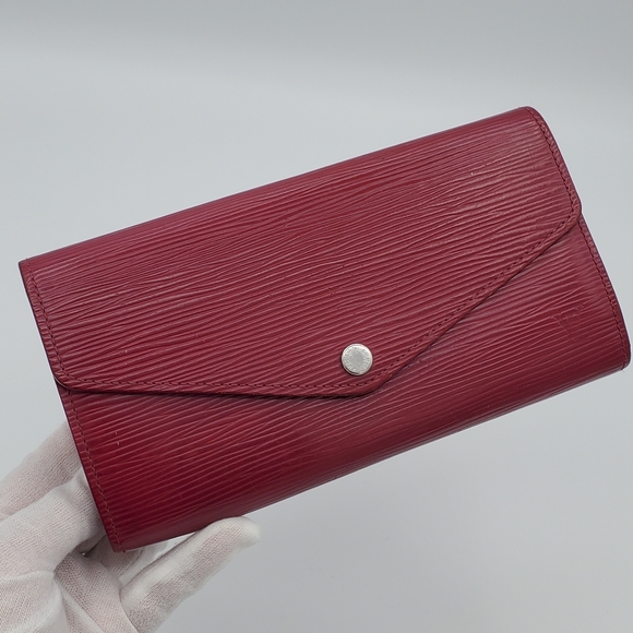 ๐ SOLD ๐ Louis Vuitton Fuchsia Epi Leather Sarah Wallet - Picture 1 of 16
